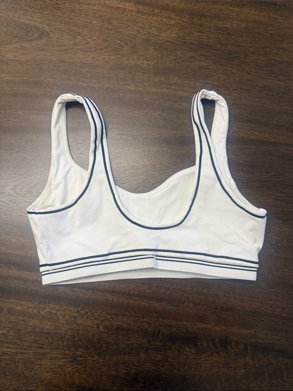 ALO Yoga White Sports Bra with Navy Piping - Picture 3 of 3